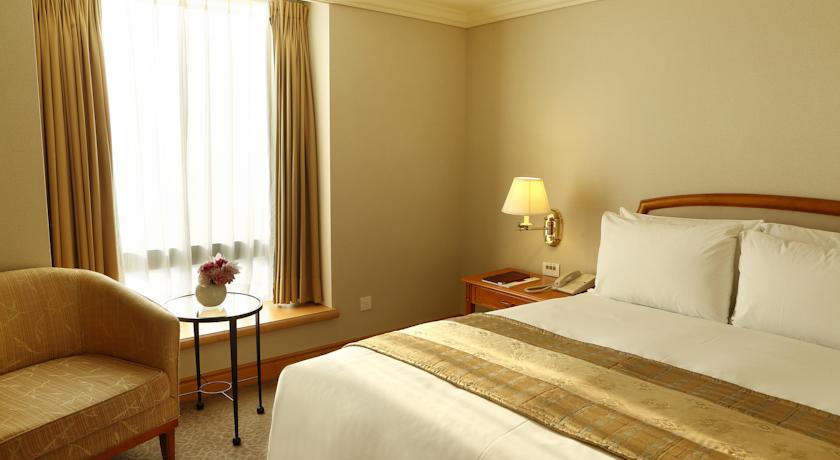 Han Hsien International Hotel Kaohsiung Exterior photo A room at the hotel